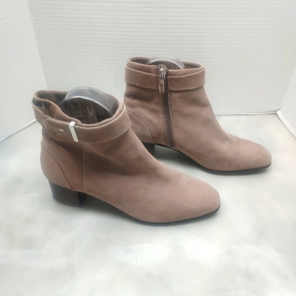 Essex Lane Jodie Fall/Winter Taupe Leather Upper Size 7.5M